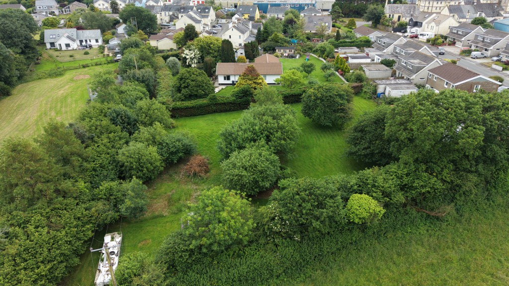 Lot: 31 - LAND WITH OUTLINE PLANNING - Overview of the property